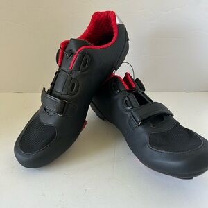 NWOT Buckles cycling shoes size 12
B 718
Black with red trim